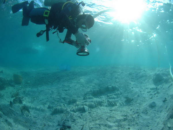 华光礁1号沉船水下勘探.jpg